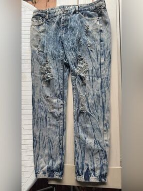 TRUE ROCK Distressed Acid-Wash Blue Jeans